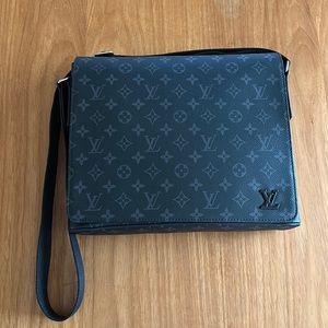 Louis Vuitton Messenger Bag